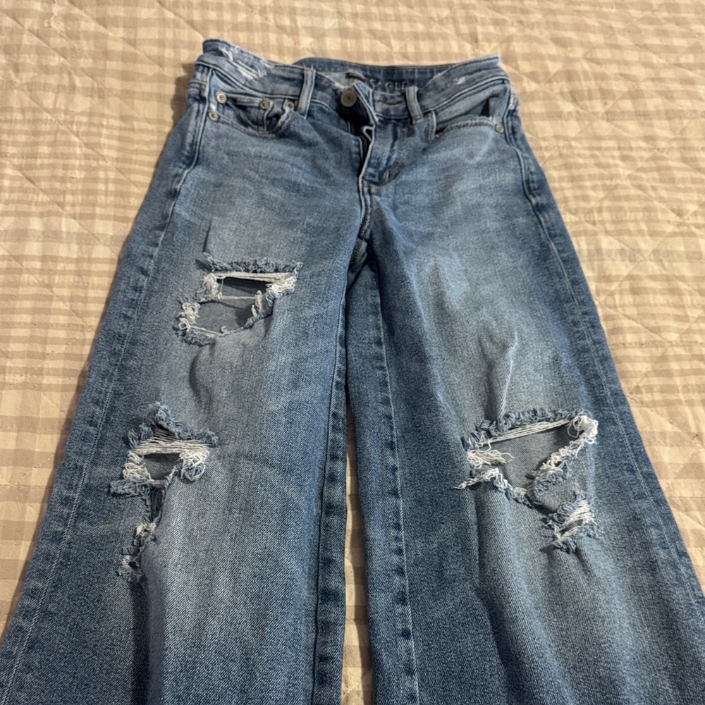 American Eagle Outfitters Distressed Wide-Leg Jeans - Medium Blue size 000
